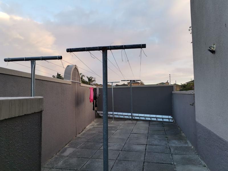 To Let 1 Bedroom Property for Rent in Uitzicht Western Cape